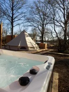 Tente luxe avec jacuzzi vue lac 3 - Payroux