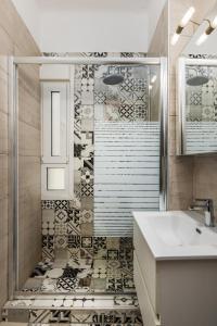 Tropical & Faces by Nest