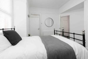 Beatles Retreat Penny Lane W Patio Parking