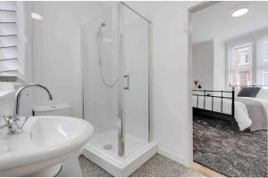 Beatles Retreat Penny Lane W Patio Parking