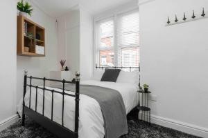 Beatles Retreat Penny Lane W Patio Parking