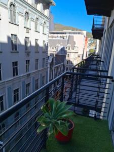 Pristine 1 bedroom unit in the city with balcony