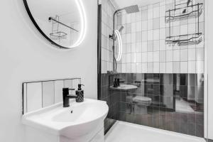 10Min Walk to Stadium SofaBed WM & Dishwasher