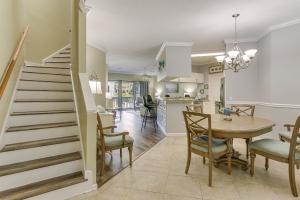 Hilton Head Island Condo with Deck Less Than 1 Mi to Beaches