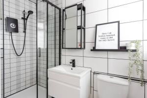 Family Home Sefton Park Desks Parking