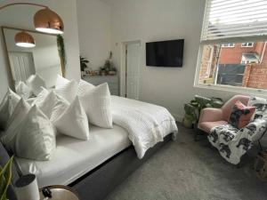 Rare Parking! 1Min to Cafes & Dining & Sefton Park