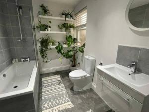 Rare Parking! 1Min to Cafes & Dining & Sefton Park