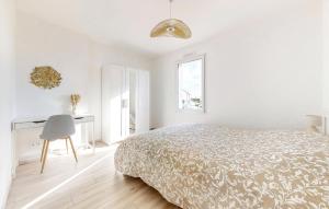 Maisons de vacances Lovely Home In Les Magnils-Reigniers : photos des chambres