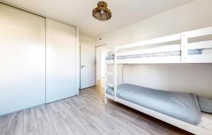 Maisons de vacances Lovely Home In Les Magnils-Reigniers : photos des chambres