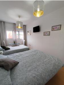 Habitacion Familiar LOVELY SEVILLA con baño compartido