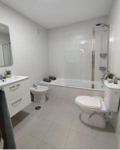 Habitacion Familiar LOVELY SEVILLA con baño compartido