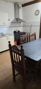 La franca, Hostal centrico, Habitacion con baño privado y Amplia cocina