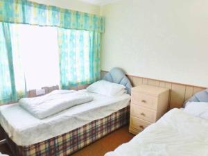 Lovely Chalet 1, SeaDell Park, on Beach road