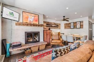 Perfect Location Between Vail, Loinshead