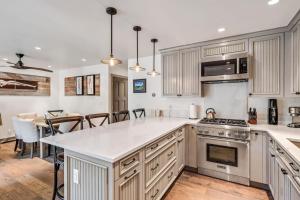 Perfect Location Between Vail, Loinshead