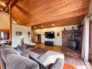 Olympic Oasis Tranquil Retreat Near Dungeness Wildlife Refuge Hot Tub