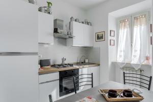 LA CASETTA NELLA MACCHIA di BENEDETTA