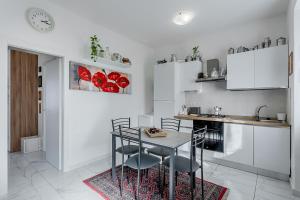 LA CASETTA NELLA MACCHIA di BENEDETTA