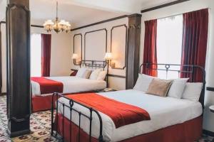 Queen Economy room in Mizpah Hotel