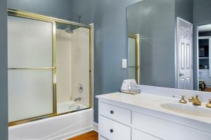 Stone Mountain Manor