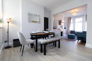 Cwmdare House - Home near Cardiff City Centre with parking