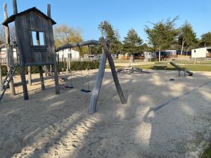 Cottage chalet standing 6 ou 12 pers avec mon 2 ème chalet à lEdune résidence de vacances location wifi inclus piscine couverte chauffée à 150m de la plage