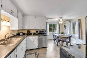 Gorgeous 3 bedroom home, minutes from Lambeau!