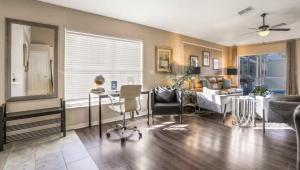 Family Home w Private Pool Pet Friendly, Minutes to Disney