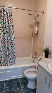 Cozy Suite #3 in the Heart of DT Quebec with QB