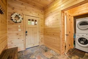 Eagle Nest Lodge Hot Tubs & Mountain Views