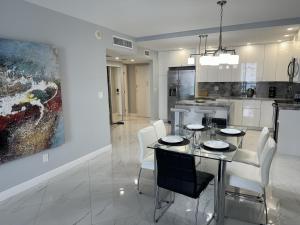 Trendy 1BD Condo 4 Mins to Beach