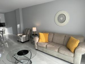 Trendy 1BD Condo 4 Mins to Beach