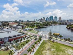 Tampa Riverwalk Renovated Walkable to Restaurants