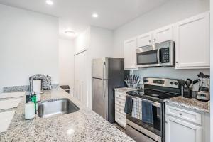 Tampa Riverwalk Renovated Walkable to Restaurants