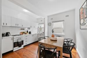 Bellevue Hill 3BR Escape with Full kitchen