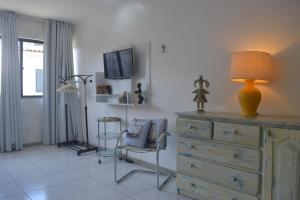 Casa Piatã com piscinas em condomínio grande