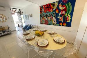 Casa Piatã com piscinas em condomínio grande