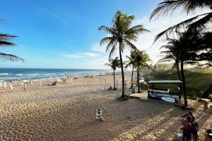 Casa Piatã com piscinas em condomínio grande