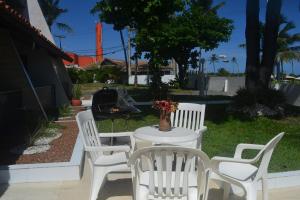 Casa Piatã com piscinas em condomínio grande
