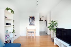 Cozy donkey - sporty lake apartment, flexible check-in, netflix