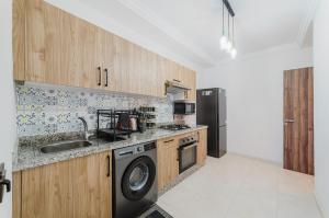 Confortable & Très Bien Noté - Vue Piscine, Proche M Avenue, Piscine, Fibre Optique, Parking