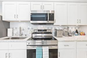 Siesta Key Village, Heated Pool, Beach Access 4 min Walk, 1bdr