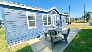 2 Min to Crystal Beach with Comfy Beds