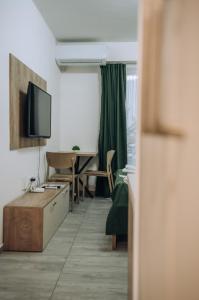 Darki Apartments 2 - Very Central Stay With Free Parking