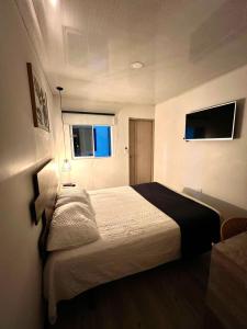 Hotel Room 2
