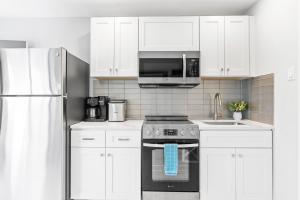 Beach Rd, 300ft to Beach Access & 500ft to Siesta Key Village, 1bdr