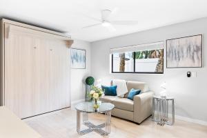 Beach Rd, 300ft to Beach Access & 500ft to Siesta Key Village, 1bdr