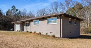 Sleek 3 BR home with self check in Private!