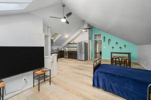 Montrose 3BR Retreat Near Downtown & Med Center