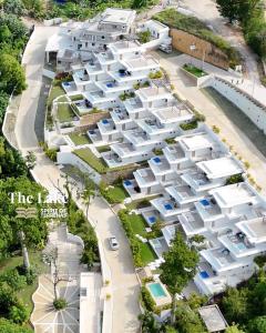 Luxury Apt with Private Jacuzzi & Pool Near Beach